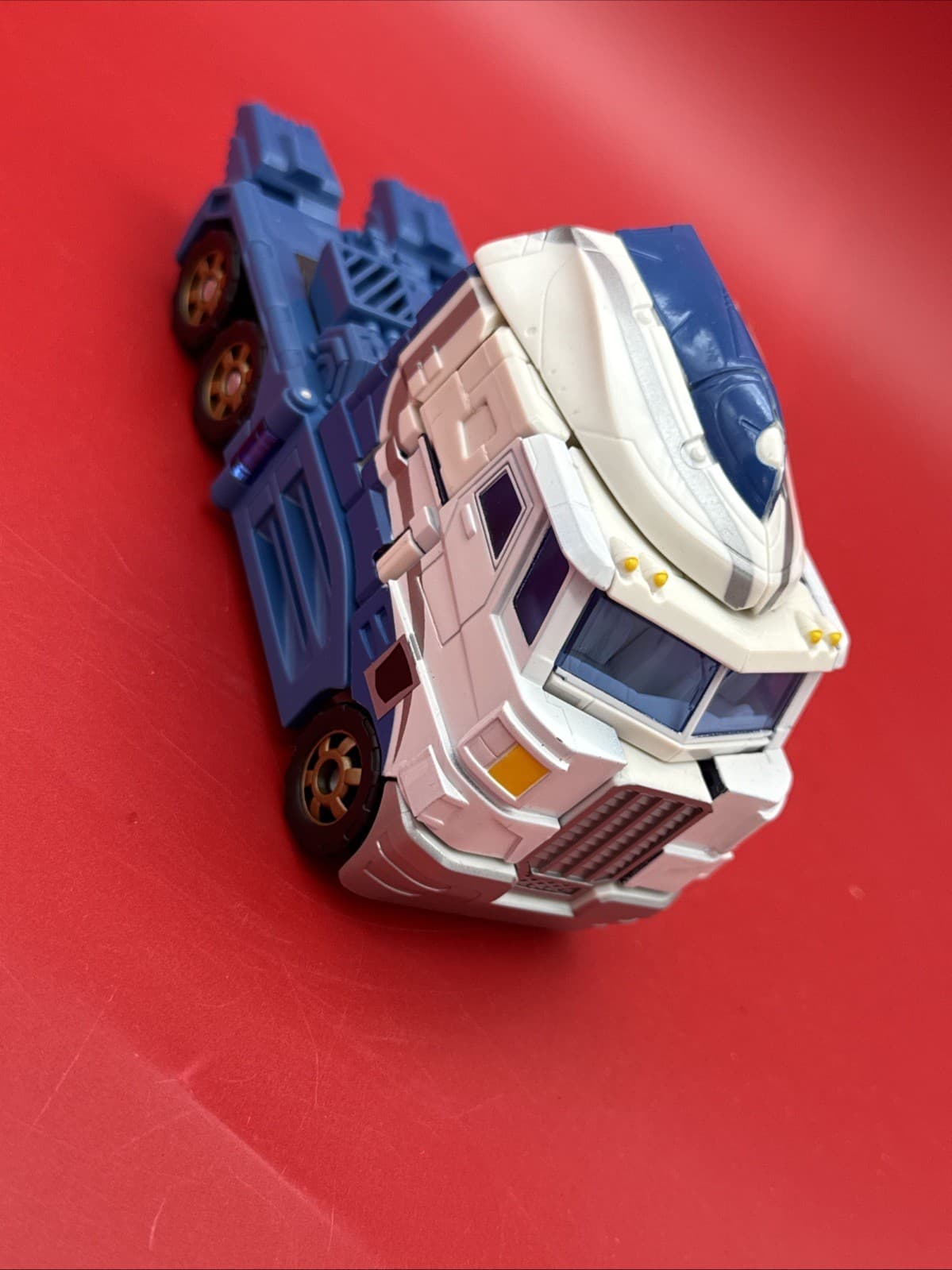 Hasbro Transformers Classics Battle for Autobot City Ultra Magnus - Image 1